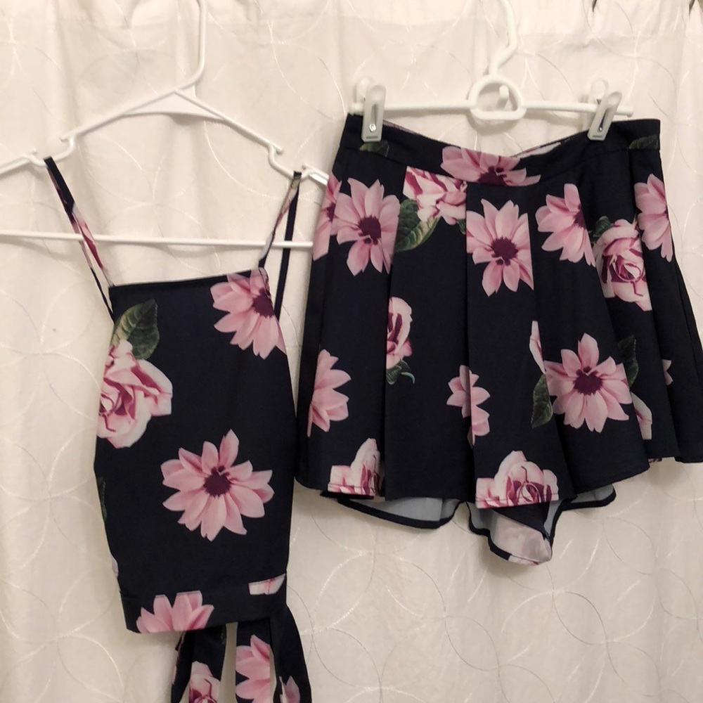 Adorable crop top/high waisted short set